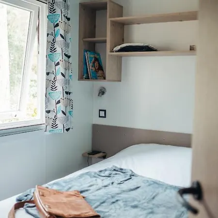 Mobil Xxl 4 - L'evasion Κάμπινγκ *