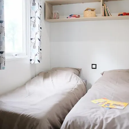 Mobil Xxl 4 - L'evasion Κάμπινγκ